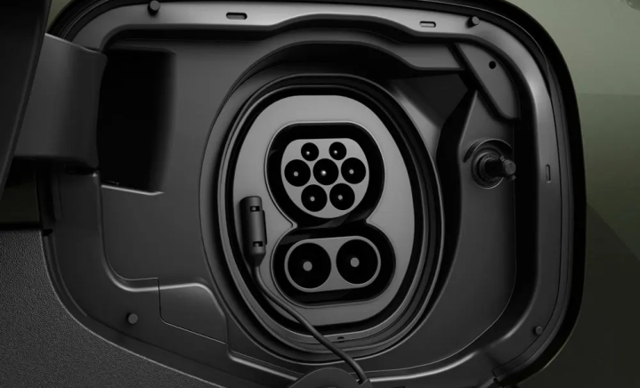 Suzuki e-Vitara gallery slider 2