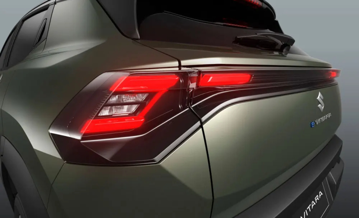 Suzuki e-Vitara gallery slider 4