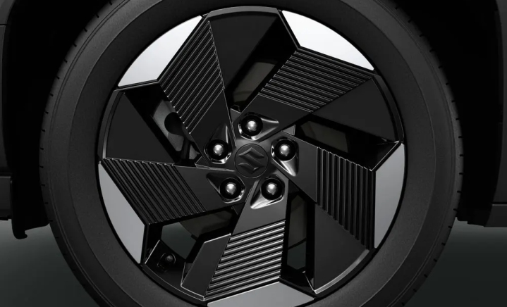 Suzuki e-Vitara gallery slider 5