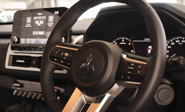 Mitsubishi Triton gallery slider 5