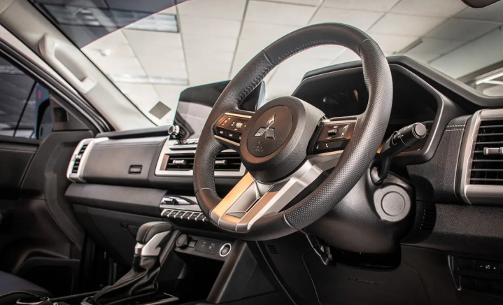 Mitsubishi Triton gallery slider 4