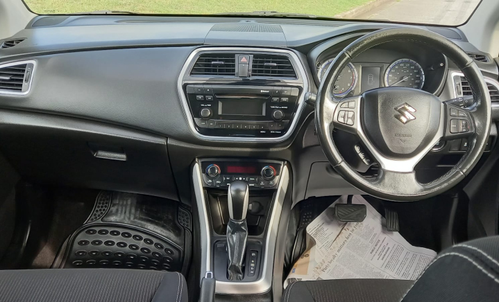 Inchcape Barbados: SUZUKI S-Cross Hatch 6AT 2WD (KK1C1XJADFB94)  (Stock Number: LV0015370) slider 3