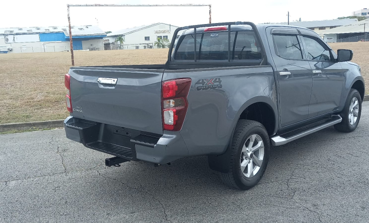 Inchcape Barbados: ISUZU DMAX 4WD DblCab 1.9L 6AT Pickup (TQR4020)  (Stock Number: LV0015660) slider 2