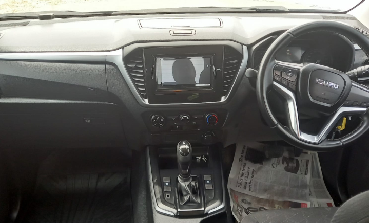 Inchcape Barbados: ISUZU DMAX 4WD DblCab 1.9L 6AT Pickup (TQR4020)  (Stock Number: LV0015660) slider 3