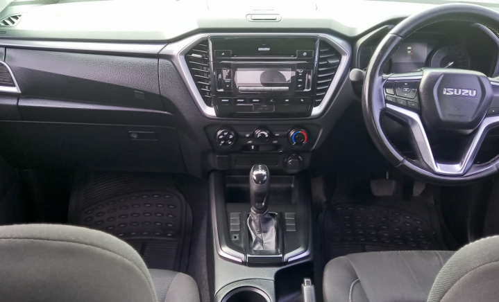 Inchcape Barbados: ISUZU DMAX 4WD DblCab 3.0L 6AT Pickup (TQR0013)  (Stock Number: LV0016028) slider 3