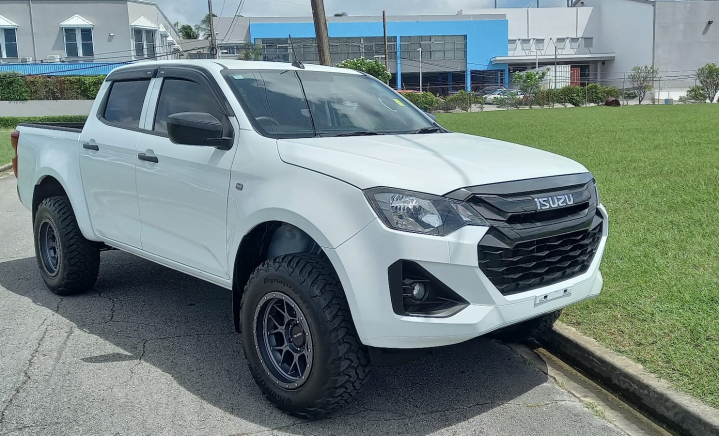Inchcape Barbados: ISUZU DMAX 4WD DblCab 1.9L 6MT Pickup (TQR4008)  (Stock Number: LV0016436) slider 1
