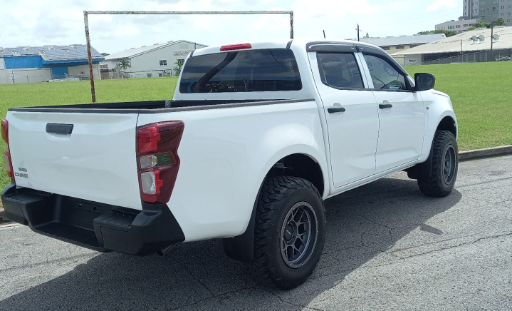 Inchcape Barbados: ISUZU DMAX 4WD DblCab 1.9L 6MT Pickup (TQR4008)  (Stock Number: LV0016436) slider 2