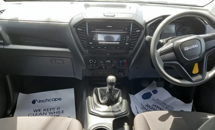 Inchcape Barbados: ISUZU DMAX 4WD DblCab 1.9L 6MT Pickup (TQR4008)  (Stock Number: LV0016436) slider 3